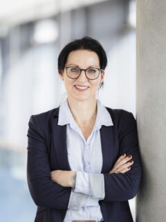 Dr. Yvonne Schalek